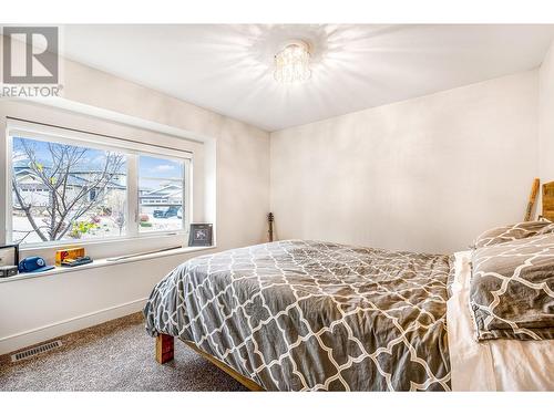 900 Stockley Street, Kelowna, BC - Indoor Photo Showing Bedroom