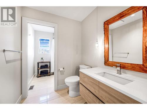 900 Stockley Street, Kelowna, BC - Indoor Photo Showing Bathroom