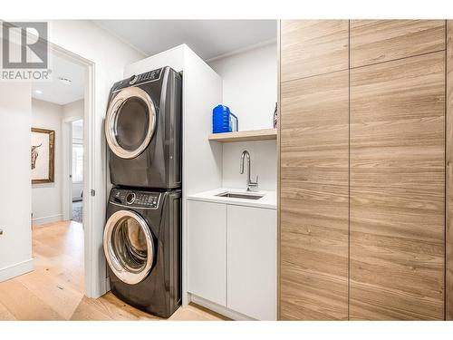 900 Stockley Street, Kelowna, BC - Indoor Photo Showing Laundry Room