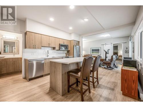 900 Stockley Street, Kelowna, BC - Indoor Photo Showing Kitchen With Upgraded Kitchen