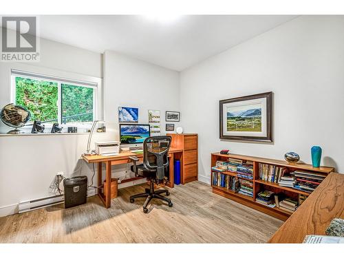 900 Stockley Street, Kelowna, BC - Indoor Photo Showing Office