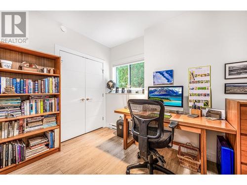 900 Stockley Street, Kelowna, BC - Indoor Photo Showing Office