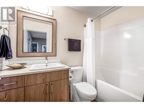 900 Stockley Street, Kelowna, BC - Indoor Photo Showing Bathroom