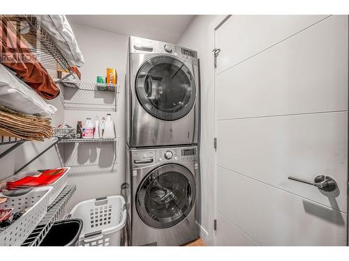 900 Stockley Street, Kelowna, BC - Indoor Photo Showing Laundry Room