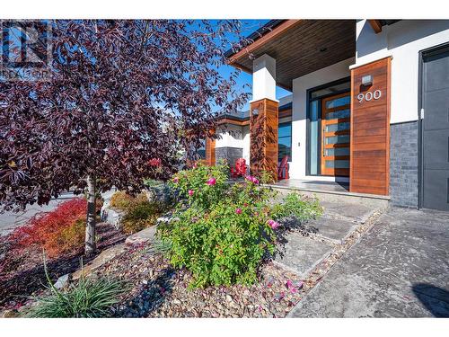 900 Stockley Street, Kelowna, BC - Outdoor