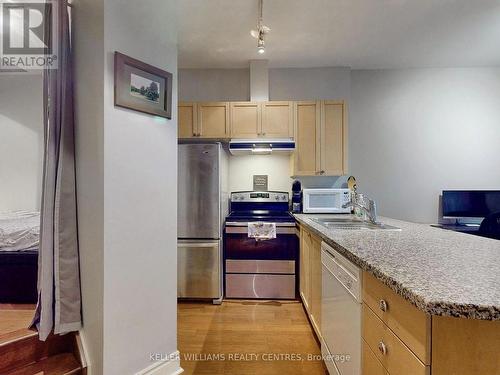 123 - 71 Mccaul Street, Toronto, ON - Indoor Photo Showing Kitchen