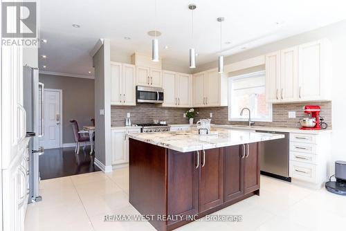 43 Via Borghese Street, Vaughan, ON - Indoor Photo Showing Kitchen With Upgraded Kitchen