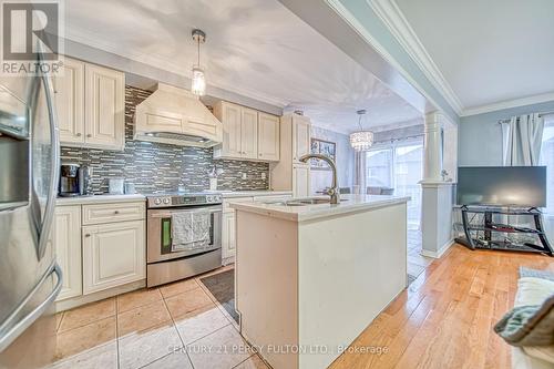 107 Venice Gate Drive, Vaughan, ON - Indoor Photo Showing Kitchen With Upgraded Kitchen