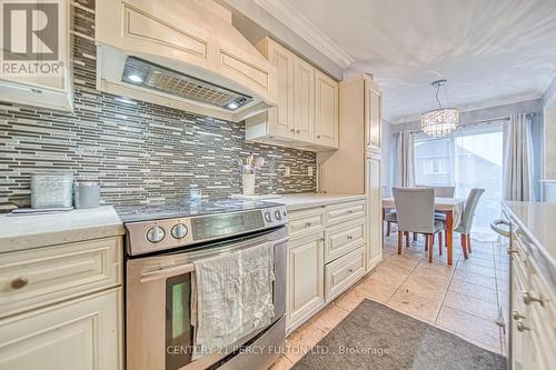 107 Venice Gate Drive, Vaughan, ON - Indoor Photo Showing Kitchen With Upgraded Kitchen