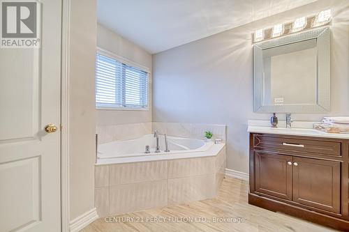 107 Venice Gate Drive, Vaughan, ON - Indoor Photo Showing Bathroom