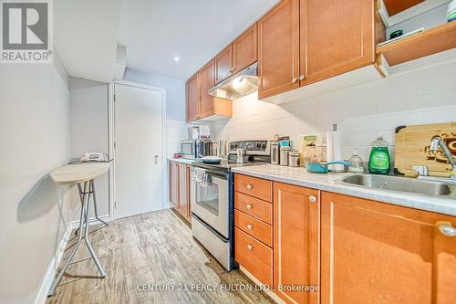 107 Venice Gate Drive, Vaughan, ON - Indoor Photo Showing Kitchen