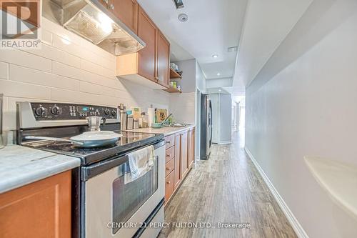 107 Venice Gate Drive, Vaughan, ON - Indoor Photo Showing Kitchen