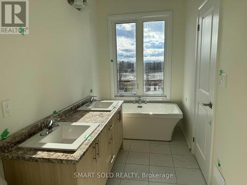 17 Gillies Lane, Richmond Hill, ON - Indoor Photo Showing Bathroom