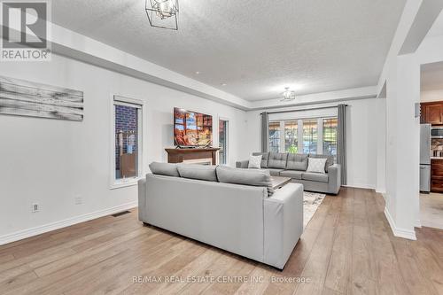 48 Isaiah Drive, Kitchener, ON - Indoor Photo Showing Living Room