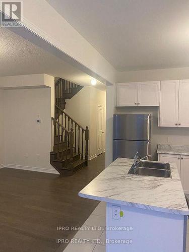 719 Potawatomi Crescent, Shelburne, ON - Indoor Photo Showing Kitchen With Double Sink