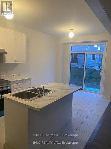 719 Potawatomi Crescent, Shelburne, ON - Indoor Photo Showing Kitchen With Double Sink