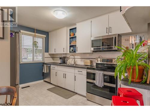 709 Hermia Crescent, Trail, BC - Indoor Photo Showing Kitchen With Double Sink