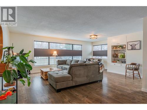 709 Hermia Crescent, Trail, BC - Indoor Photo Showing Living Room