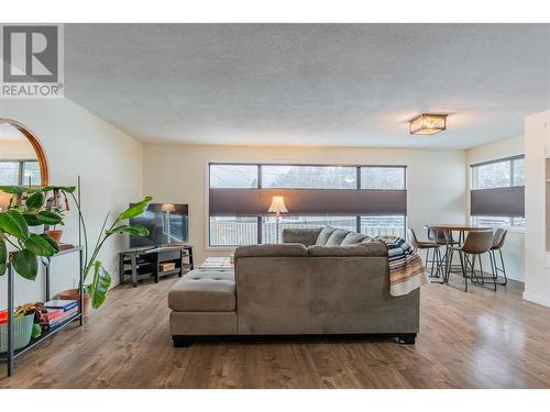 709 Hermia Crescent, Trail, BC - Indoor Photo Showing Living Room