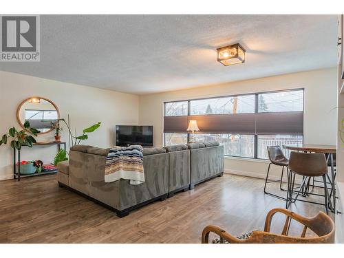 709 Hermia Crescent, Trail, BC - Indoor Photo Showing Living Room