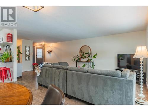 709 Hermia Crescent, Trail, BC - Indoor Photo Showing Living Room