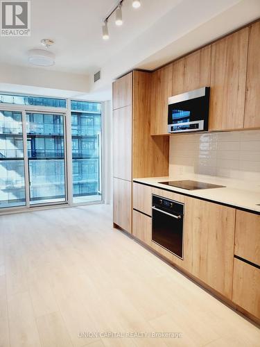 2206 - 127 Broadway Avenue, Toronto, ON - Indoor Photo Showing Kitchen