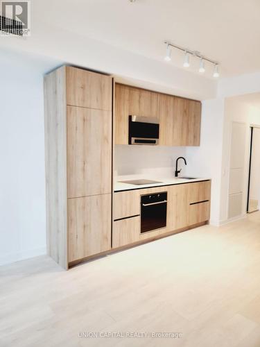 2206 - 127 Broadway Avenue, Toronto, ON - Indoor Photo Showing Kitchen