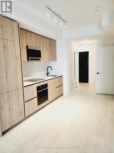 2206 - 127 Broadway Avenue, Toronto, ON - Indoor Photo Showing Kitchen