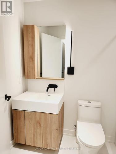 2206 - 127 Broadway Avenue, Toronto, ON - Indoor Photo Showing Bathroom