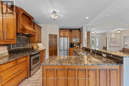 132 Country Carriage Way, Ottawa, ON - Indoor Photo Showing Kitchen With Double Sink