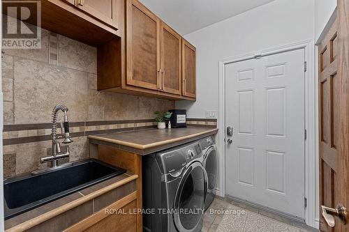 132 Country Carriage Way, Ottawa, ON - Indoor Photo Showing Laundry Room