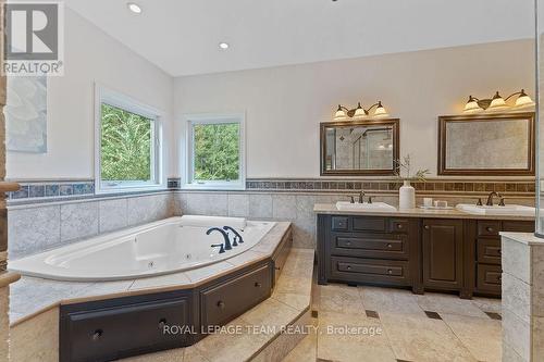 132 Country Carriage Way, Ottawa, ON - Indoor Photo Showing Bathroom