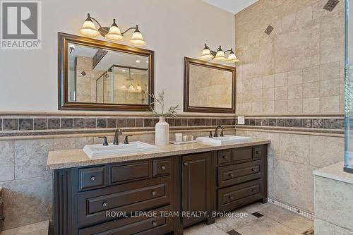 132 Country Carriage Way, Ottawa, ON - Indoor Photo Showing Bathroom