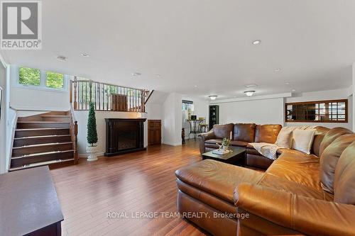 132 Country Carriage Way, Ottawa, ON - Indoor Photo Showing Living Room