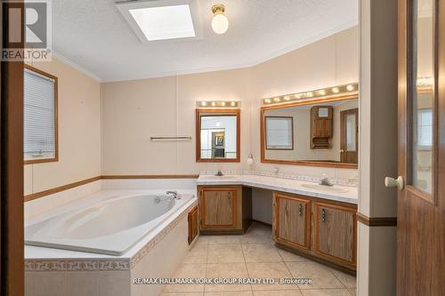 3 Inlet Court, Georgina, ON - Indoor Photo Showing Bathroom