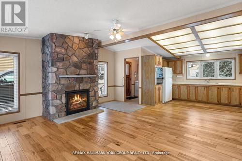 3 Inlet Court, Georgina, ON - Indoor Photo Showing Living Room With Fireplace