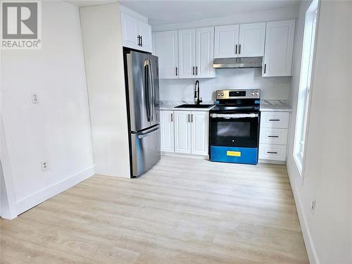 322 Confederation Street, Sarnia, ON - Indoor Photo Showing Kitchen