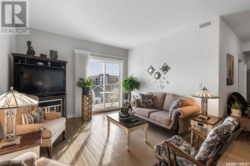 403 363 Nelson Road, Saskatoon, SK - Indoor Photo Showing Living Room