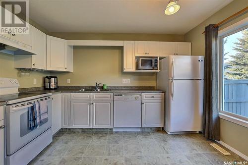 74 4500 Child Avenue, Regina, SK - Indoor Photo Showing Kitchen