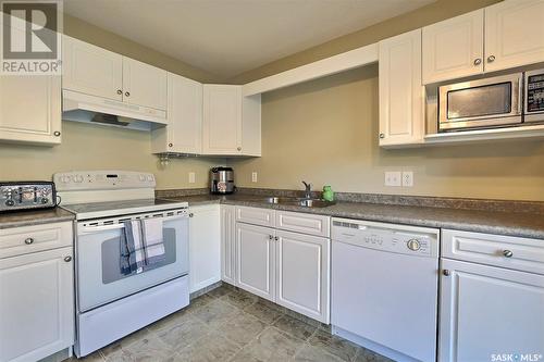 74 4500 Child Avenue, Regina, SK - Indoor Photo Showing Kitchen