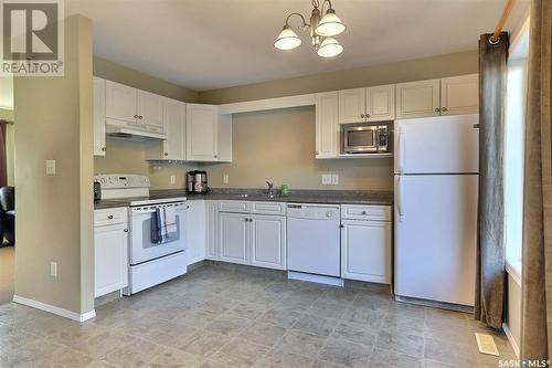 74 4500 Child Avenue, Regina, SK - Indoor Photo Showing Kitchen