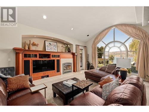 4382 Hobson Road, Kelowna, BC - Indoor Photo Showing Living Room With Fireplace