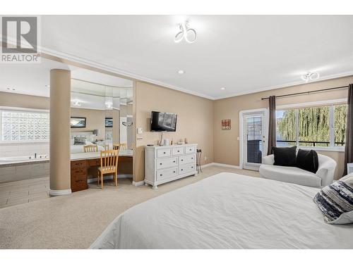 4382 Hobson Road, Kelowna, BC - Indoor Photo Showing Bedroom