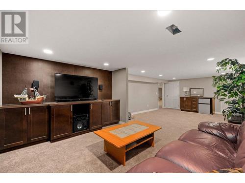 4382 Hobson Road, Kelowna, BC - Indoor Photo Showing Living Room