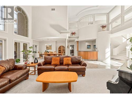 4382 Hobson Road, Kelowna, BC - Indoor Photo Showing Living Room