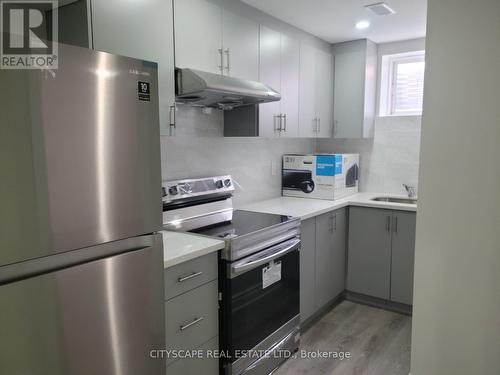 13 Leadenhill Road E, Brampton, ON - Indoor Photo Showing Kitchen