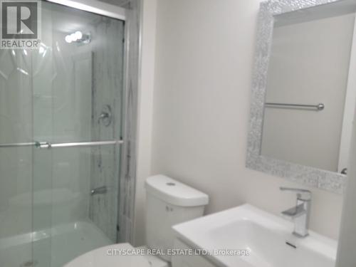 13 Leadenhill Road E, Brampton, ON - Indoor Photo Showing Bathroom