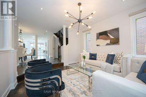 2651 Devonsley Crescent, Oakville, ON - Indoor Photo Showing Living Room