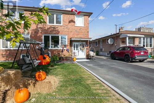 12 Marlington Crescent, Toronto, ON - Outdoor