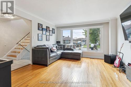 12 Marlington Crescent, Toronto, ON - Indoor Photo Showing Living Room